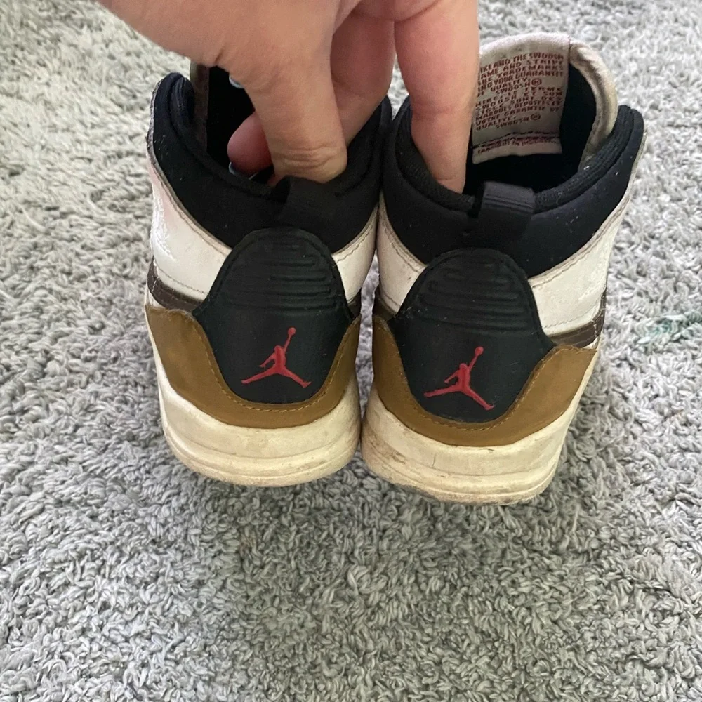 Toddler Nike Jordan Sneakers - Picture 13 of 15